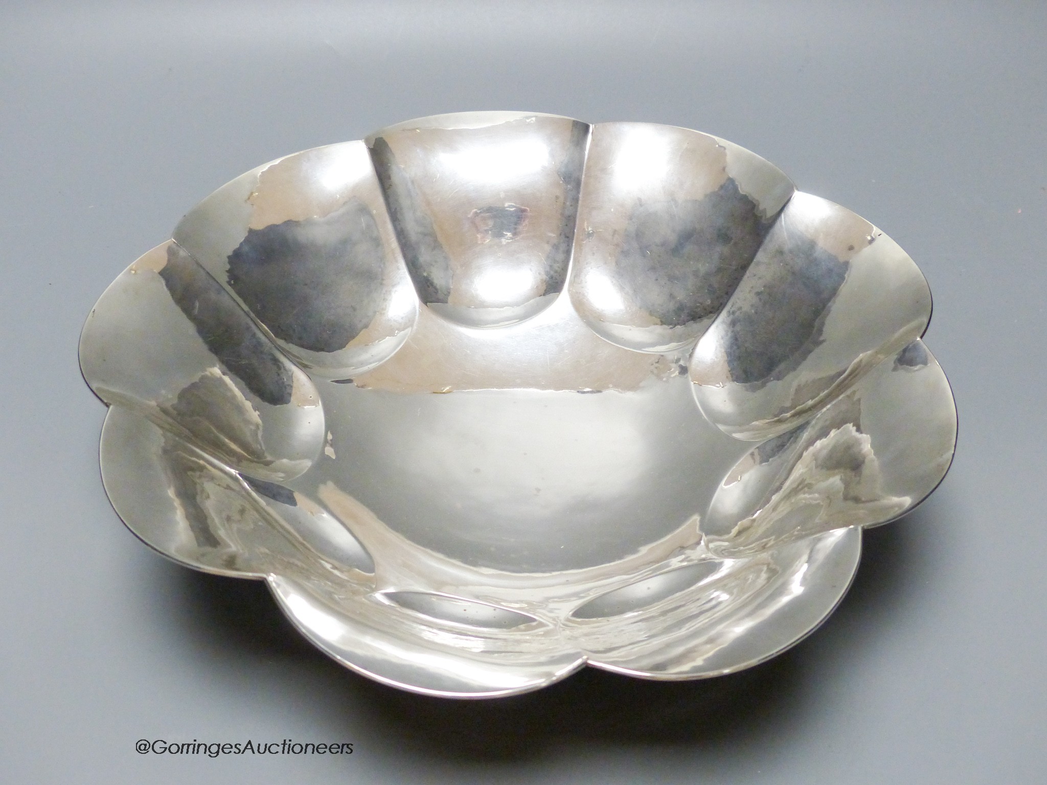 A Continental planished 830 white metal fruit bowl, diameter 28.2cm